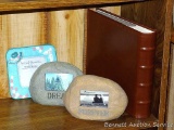 Nice photo album is in very good shape and ready for your photos; stone look picture frames, plus