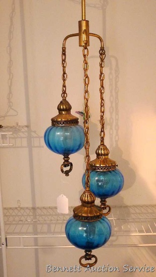 Beautiful retro hanging light with blue glass globes. Light fixture approx. 37" long. Works.