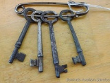 Four neat old skeleton keys up to 3-1/4