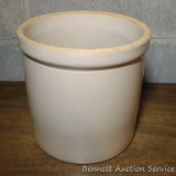 One gallon stoneware crock. No cracks noted. Great condition, unmarked. Stands 7-1/2