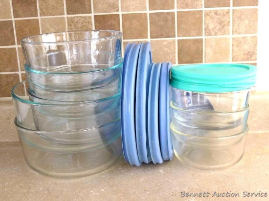 Pyrex and Anchor glass bowls with lids. Incl. three of each: 2 cup, 1 qt and 1.75 qt sizes. All in