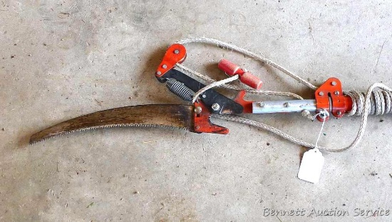 Hand extendable pole saw is 92" long and appears in nice shape.