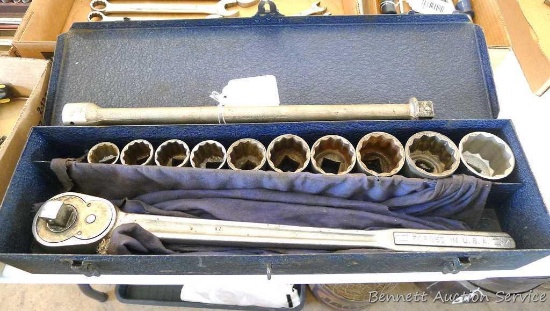 Craftsman 3/4" ratchet , Sockets up to 1-3/4" incl Craftsman and others, 16" long extension. Appears