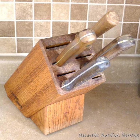 Chicago Cutlery knife block with three knives and steel. Knives incl. utility, bread/slicer and