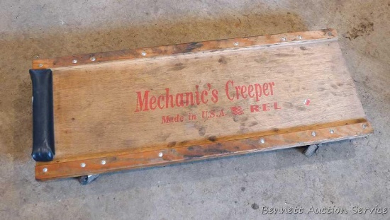 Mechanic's creeper is in good condition, 3' long x 15" wide. In good condition.