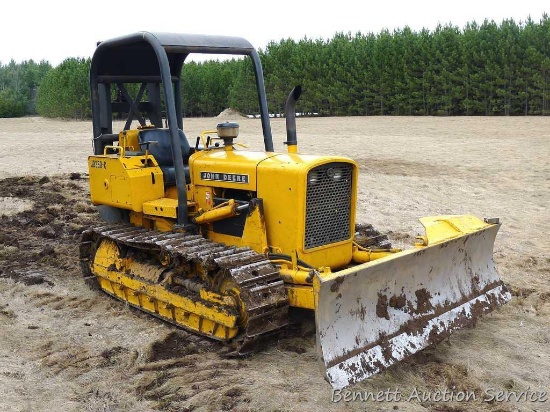 Watch the video: John Deere 350C(E) bulldozer with pulpwood jammer, Serial No. 224623T.