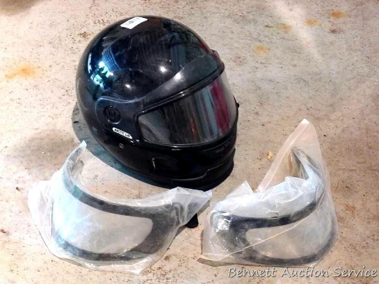 Arctic Cat full faced Snowmobile helmet has adjustable front vents; and 2 NIP face shields.