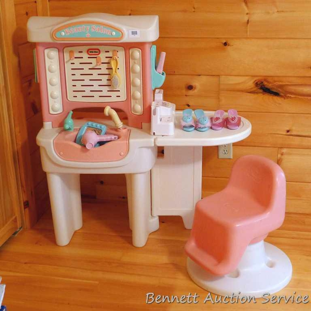 Little Tikes Beauty Salon With Accessories Stand Is Approx 40 L X 18 W X 42 H In Good Estate Personal Property Personal Property Online Auctions Proxibid