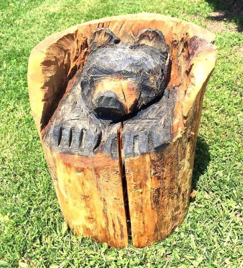 Chainsaw art: True chainsaw art , in rough state without varnish. Bear has some black stain. Unsure