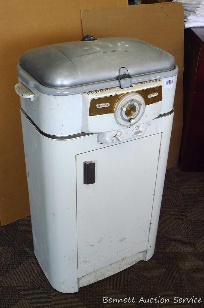 Vintage Nesco 6 Qt. Roaster Oven, Dirty Box, Oven Used Only A Few Times,  Cord Inside, Care And User Guide Enclosed, Bake, Slow Cook, Roast, Steam,  Poach, Clean in Good Condition, 14L