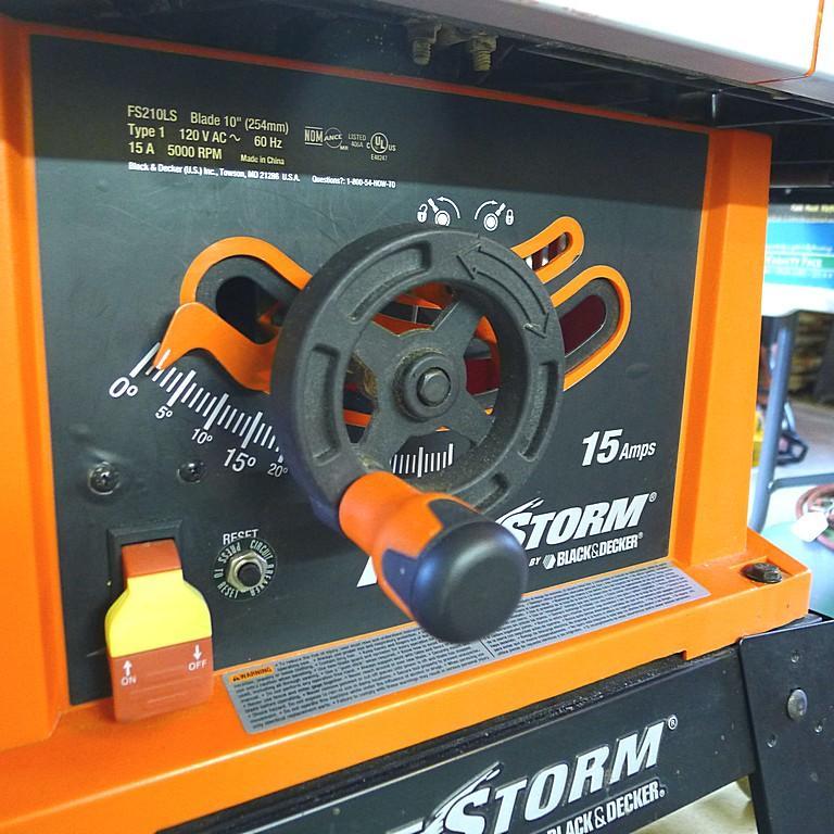 Black and decker Firestorm 10 table saw for Sale in Portland, OR - OfferUp