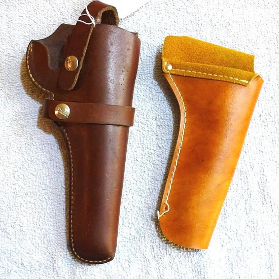 Hunter No. 1100-10 8939 leather revolver holster is in good used condition and measures 9"; Liberty