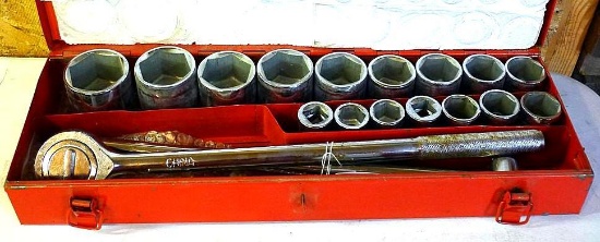 3/4" drive socket set includes 19" ratchet, 18" breaker bar, 8" and 4" extensions, and 7/8" to 2"