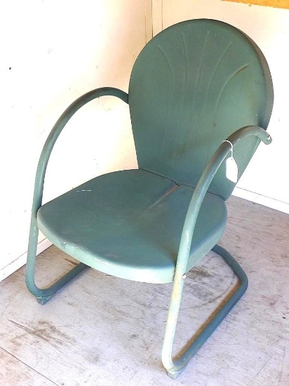 Vintage metal lawn chair, approx. 21" w x 19" d x 33" h. In good condition.