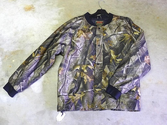 Stearns camouflage lined jacket, size large. Has two front pockets, knitted cuffs and snap front. In