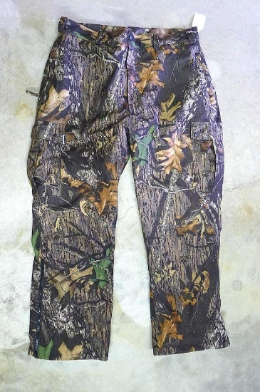 Gander Mountain Guide Series insulated camouflage pants, size XL. All zippers work. Nice pants for