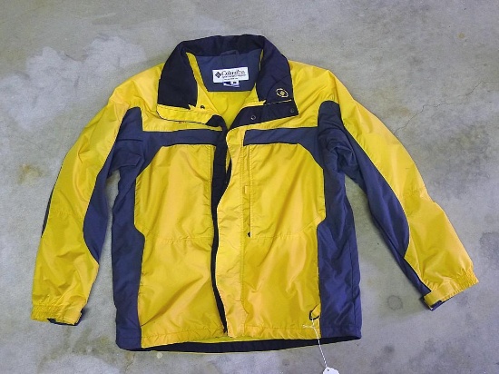 Columbia Crossterra jacket, size men's M. Jacket has zipper pocket, net pocket inside and adjustable