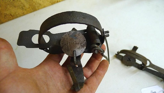 Victor stop loss trap with a poor pan; Victor No. 1 trap that's still good to use.