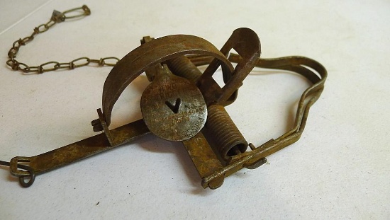 Victor ATCO two trigger trap has a very good pan and is in overall good condition.