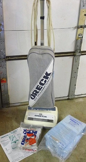 Oreck XL 9200 G vacuum cleaner, extra bags and more. Vacuum works.