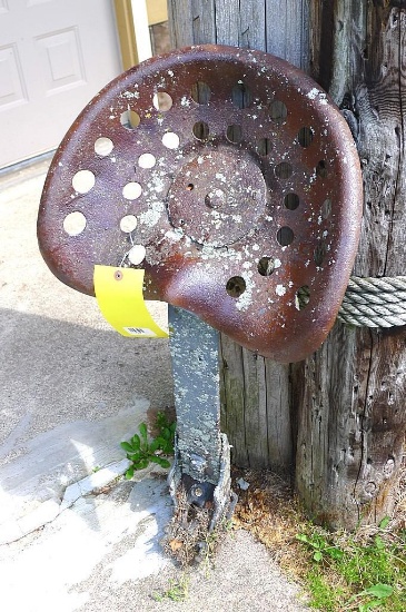 Antique wagon seat is in great condition and measures approx. 32" overall. Great for yard