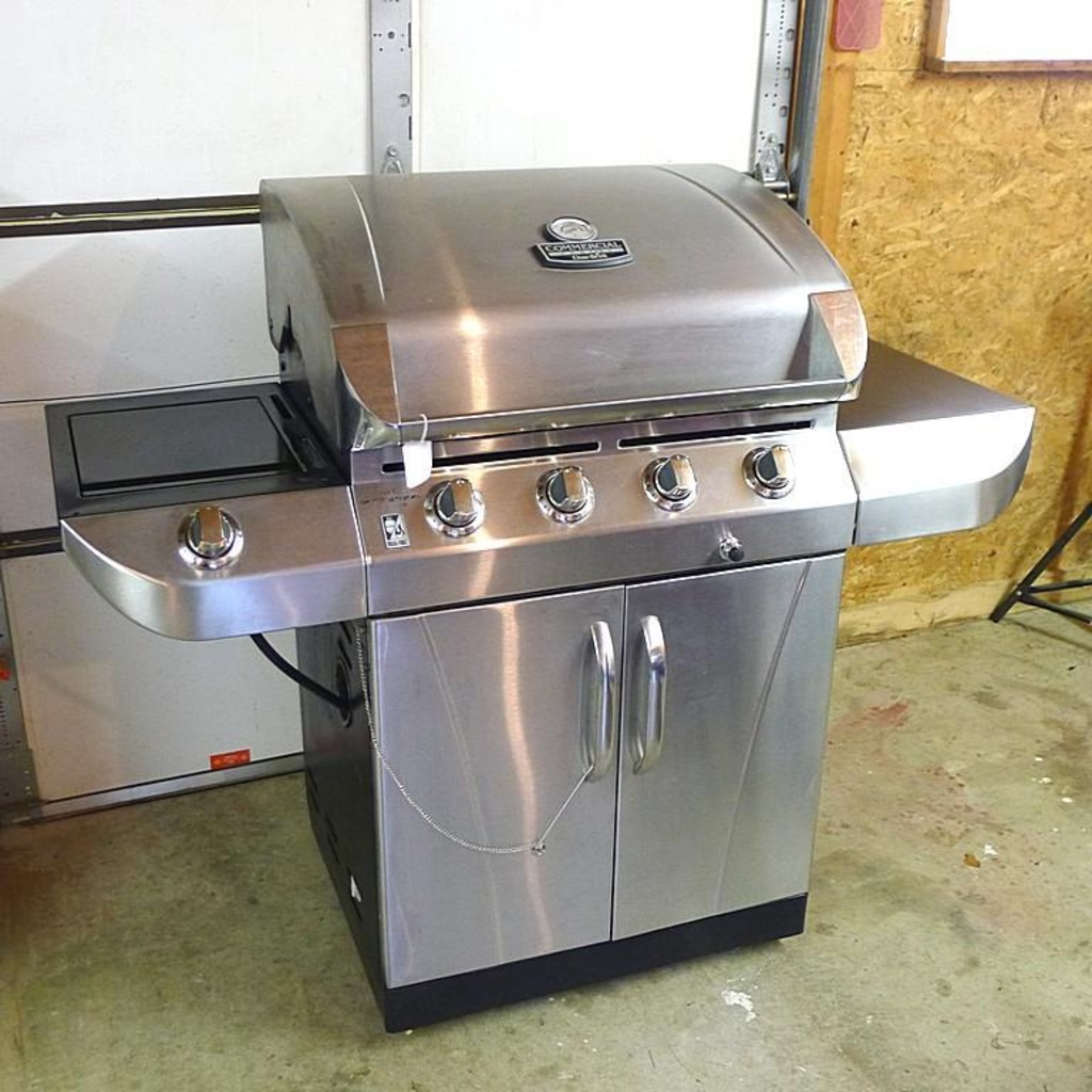 Char Broil Commercial Series Dual Fuel five burner grill, Model No.  463268007. Manual states | Estate & Personal Property Personal Property |  Online Auctions | Proxibid