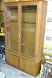 Nice gun cabinet with bottom storage. Holds 10 guns and can be locked, keys included. Approx. 42