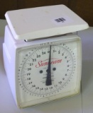 Sunbeam 25 lb. kitchen scale is in good condition. Also weighs in grams.