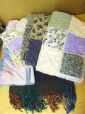Assorted blankets, largest one approx. 48