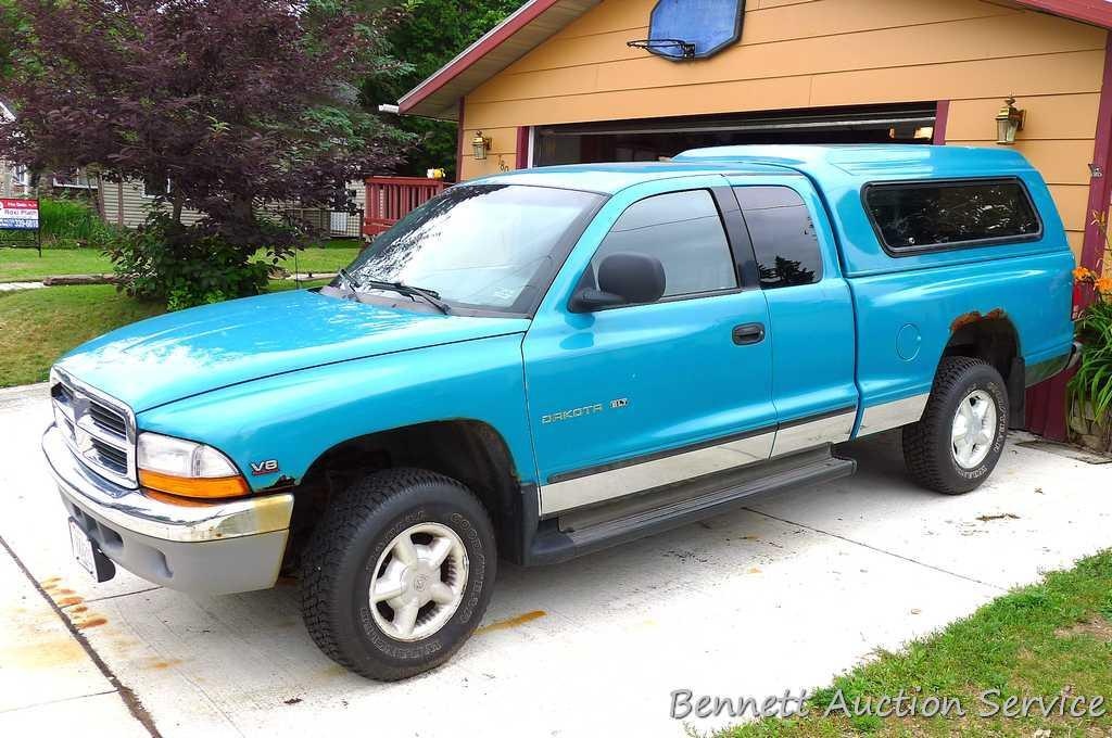 1998 Dodge Dakota SLT extended cab 4 wd pickup with 6-1/2' box, bedliner  and fiberglass topper. | Cars & Vehicles Cars | Online Auctions | Proxibid