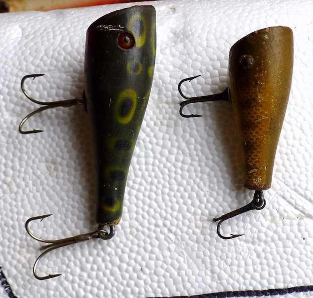 antique wooden fishing lures