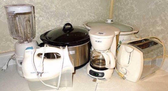 Kitchen electrics including 6 quart slow cooker, 4 quart slow cooker, two slice toaster, 4 cup