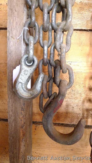 3/8" chain is 10 ft. long with grab and slip hooks. No repairs noted.