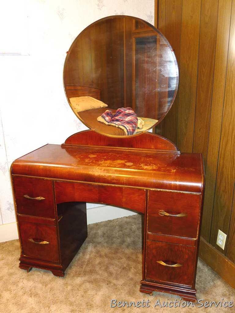 Vintage Vanity Matches Lot 87 And Has Round Mirror And Five