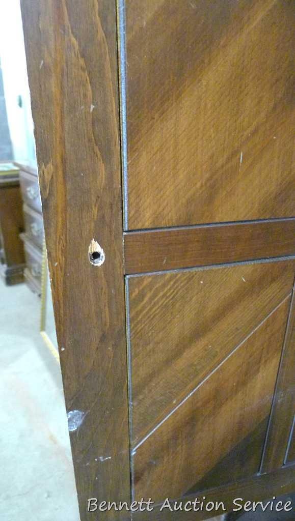 Lot Wooden Dresser Is 41 X 19 58 Tall Drawers Slide Well Drawers Slide Well Wooden Dresser Is 41 X 19 58 Tall