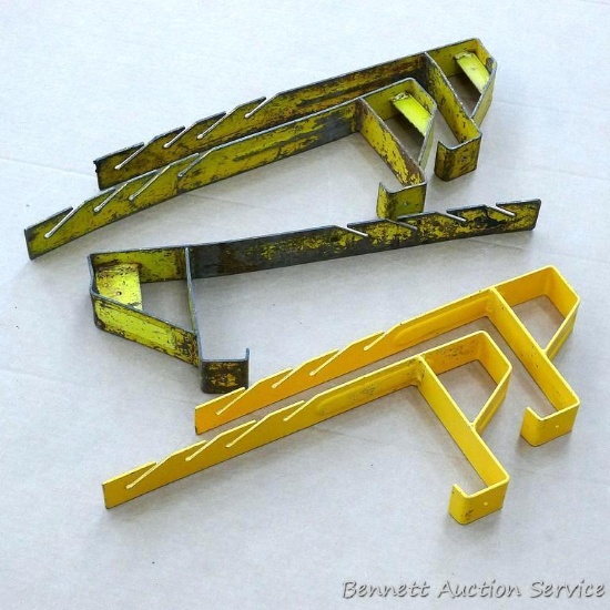 2 Newer and 3 older roof jacks are 19" long.