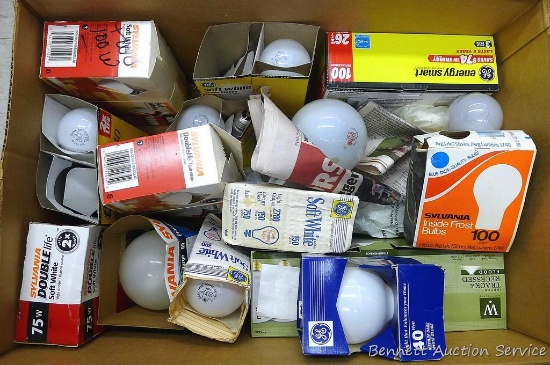 Assortment of light bulbs incl. 75 w, 100 w, 200 w and more. Some are NIB.