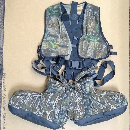 Camouflage Hunter Safety System Tree Stalker vest, size L/XL and camouflage Ice Breaker insulated