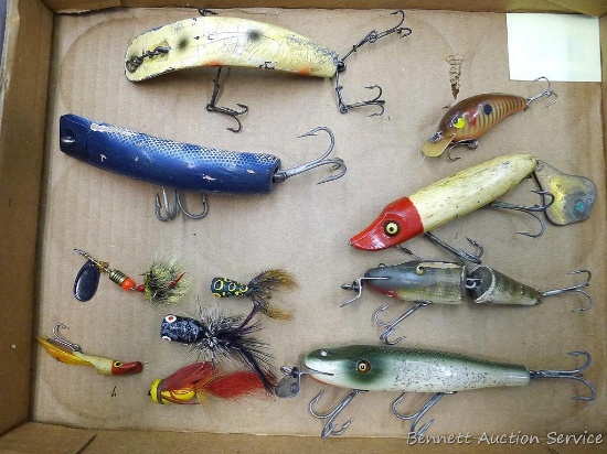 Collection of vintage wooden and other fishing lures. Longest measures approx 6".