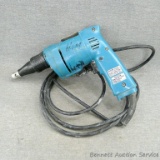 Makita 6800DBV double insulated screw gun runs and is reversible.
