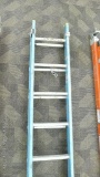 Werner 28 ft fiberglass extension ladder, 250 lb rating, bottom of left rail on top section is