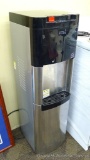Primo cold & hot water dispenser, model 900157. Approx. 12-1/2