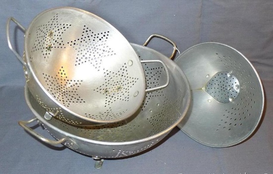 Two matched colanders of different sizes, plus an interesting tear drop shaped colander. Largest is