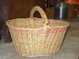 Wonderful large wicker basket with handle measures approx. 20