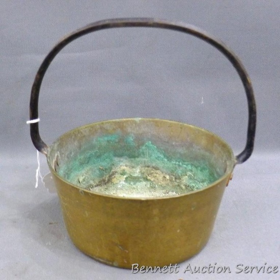 Cute little brass pot with metal handle. Pot is 6-1/2" x 3" high.