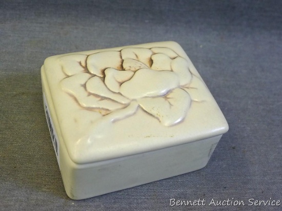 Red Wing magnolia pattern trinket box is marked on bottom 1018, still has original Red Wing Art