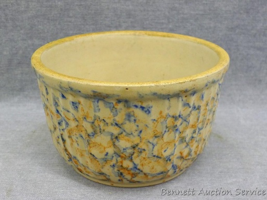 Red Wing OvenWare ribbed spongeware bowl is in very good condition with no chips or cracks noted.