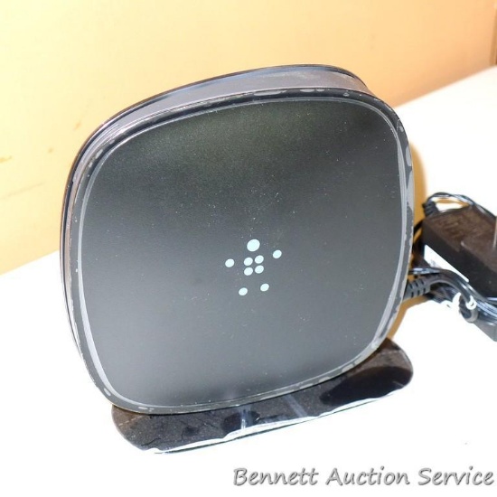 Belkin N450 DB Wireless Router looks to be in good condition, but we had no way of testing.