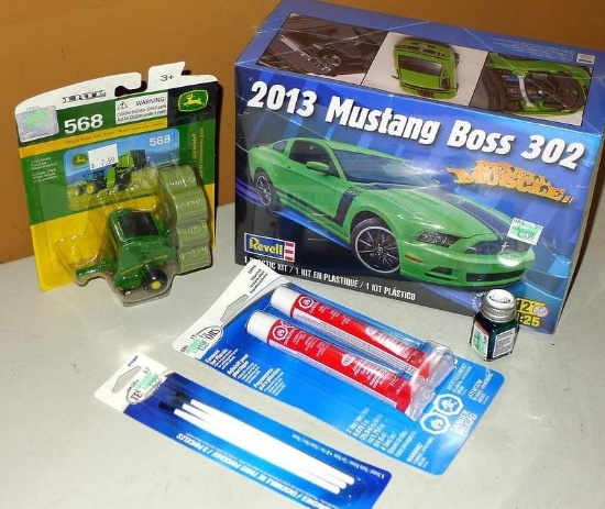 2013 Mustang Boss 302 model car kit is sealing in its original package, comes with new packages of