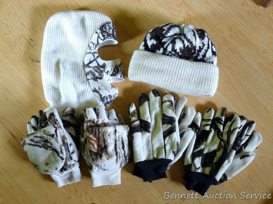 Arctic camo fleece gloves with mitten flip, gloves, hat, face mask - some Thinsulate. All in good